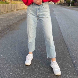  - Ljusa jeans, aldrig använt. Ganska små i storleken.