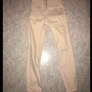  - Aldrig använt, för långa för mig därför jag säljer de jag är 166cm så är du kortare än de är de för långa för dig med 