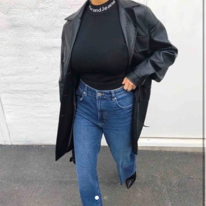  - Säljer min otroligt snygga skinnkappa från NAKD, köpt för 800kr! Säljer den för 450kr + frakt (79kr) men vid snabb affär så 500kr för allt 🧡