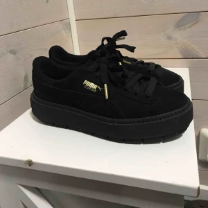 Adidas skor - Nästan som nya 