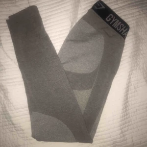  - Säljer min jätte sköna gymshark leggings då dem tyvärr inte kommer till använda längre:( Dem är använda en heldel men märks inget! Köparen betalar frakt!