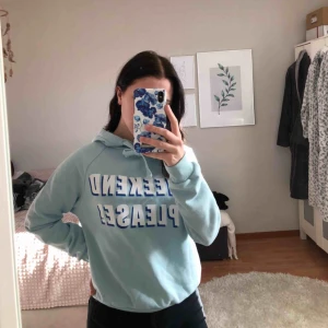  - En gullig hoodie från Gina Tricot, bra skick då den knappt är använd. Frakt inräknat :)