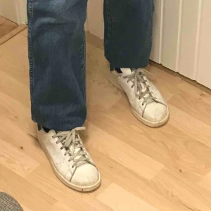  - Vanliga Stan Smith skor, i bra skick men lite smutsiga så det syns att de är använda, det kanske går att få bort om man tvättar dem💖