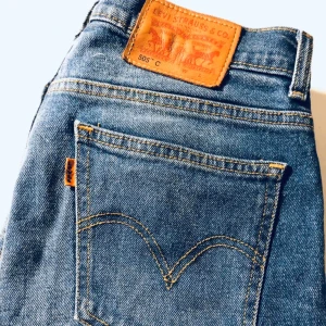  - Levis blåa jeans, modell 505 i nyskick. Köparen står för frakten men kan mötas upp i sthlm:) Priset går att diskutera