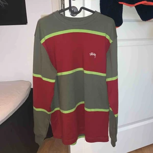  - Nästan oanvänd tröja köpt i somras, nypris över 1000 kr