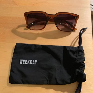 Solglasögon - Säljer ett par oanvända solglasögon från weekday. Inköpspriset var 299kr. 