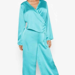  - Drömmigt set som inte kommer till användning. Långa i benen!! Köparen står för frakt 