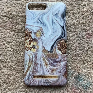  - iPhone 6+/7+/8+ case! Ord pris. 300kr Säljer för 120kr