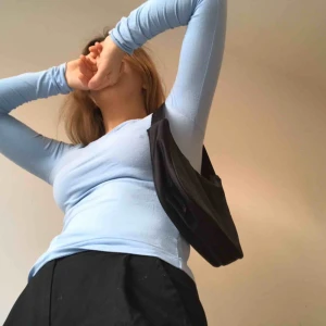  - Top från Weekday. Köparen står för frakt 📦 