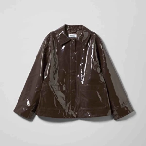  - Lack-jacka från Weekday, säljer pga använder inte den längre.  Många intresserade buda i kommentarerna!!