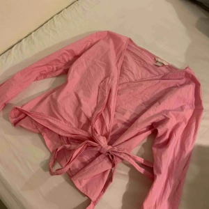  - Rosa omlottblus från H&M Stl 34