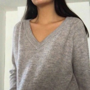  - Stickad tröja från h&m. Frakt på 50kr tillkommer