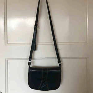 Skinnväska  - Svart skinnväska, välanvänd