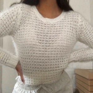  - Mysig, fluffig tröja från Ginatricot. Frakt på 50kr tillkommer