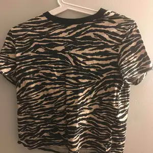 En fin tiger t-shirt