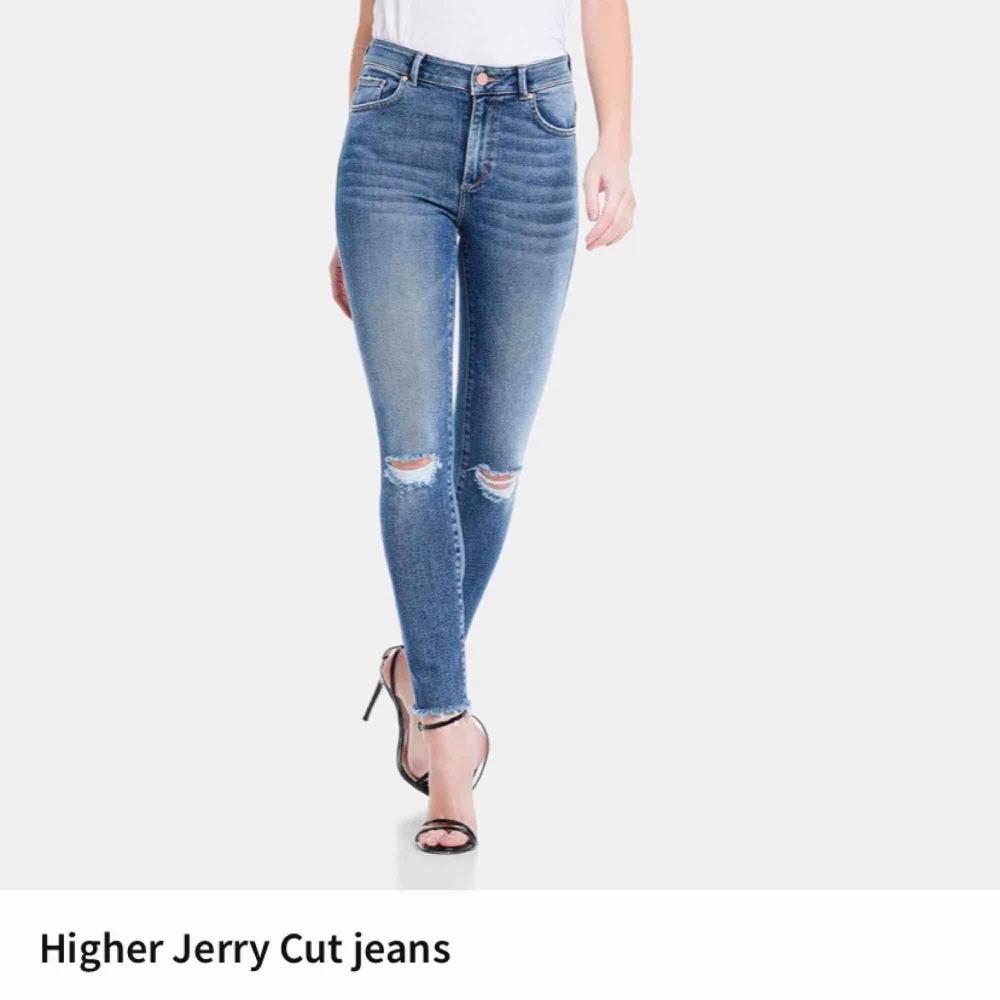 Jeans från bikbok Storlek S  Väldigt lite använda. Jeans & Byxor.