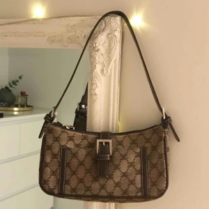  - Vintage väska som helt enkelt inte kommer till användning längre 👜