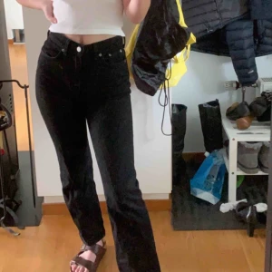  - Byxor strl 24-30 sparsamt använda , kan gå ner i pros vid snabb affär. Skickar men står ej för frakt! I modellen voyage som sitter jätte snyggt på, kostar 400 nypris 