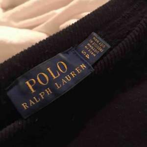Svart sweatshirt från Ralph Lauren, storlek Small. Endast använd 1 gång. Nypris 1099