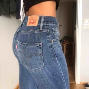  - Levis jeans! Använda fåtal gånger, alltså som nya. Nypris 1100 kr