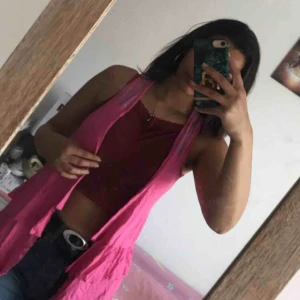  - Rosa fin bolero som du kan ha på de mesta! Storlek M men tycker det passar en S och en L med!