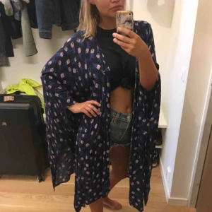  - Kimono köpt i NZ. Passar alla storlekar. 