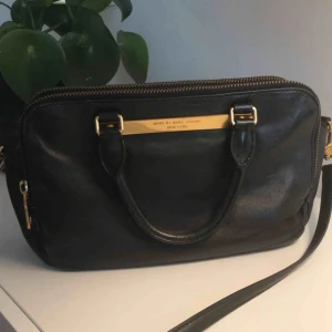  - Äkta Marc Jacobs väska i fint men använt skick! 