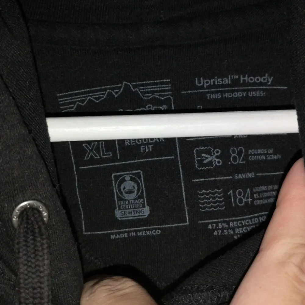 Sjukt fet hoodie från patagonia använd 2 gånger ordinarie pris 900kr, storlek XL sitter mer som en L  (betalning via swish) . Hoodies.
