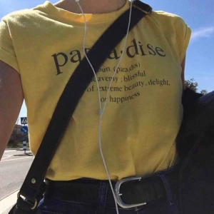  - T-shirt köpt second hand