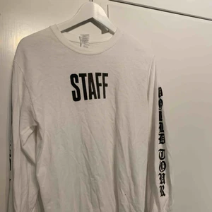  - Långärmad, mysig tröja som typ inte finns längre. Köpt på urban outfitters för länge sen. 