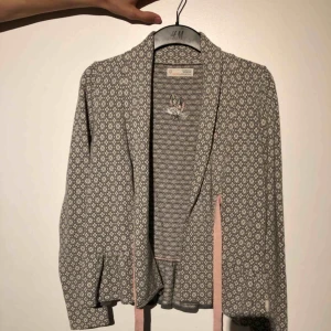  - Kofta från odd Molly, använd cirka 2 gånger, nyskick, 