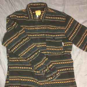  - En tröja i bra skick köptes på Carlings. Kostade 699kr