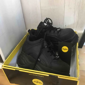  - Svinsnygga buffalo skor! Inköpta i fel storlek, för ca 1600kr nya. Kontakta för fler info eller bilder!!💖💓💘