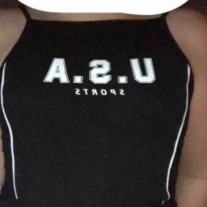  - En svart body som man knäpper längst ner, använder ej då jag tröttnat på den.