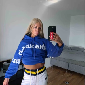  - Oversize Hoodie från New Yorker, uppknuten på första bilderna!  