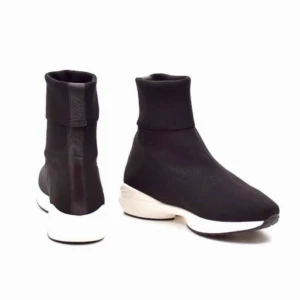  - Snygga strumpsneakers / socksneakers från billi bi.   Sparsamt använda! En liten söm har släppt på sidan, se bild 3.  Storlek 39 men skulle säga att de mer passar en 38, 38,5   Kan skickas mot frakt ☺️