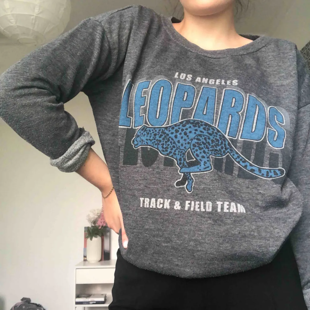 Lite oversized collegetröja/sweater ifrån Cubus 💕 Gratis frakt. Tröjor & Koftor.