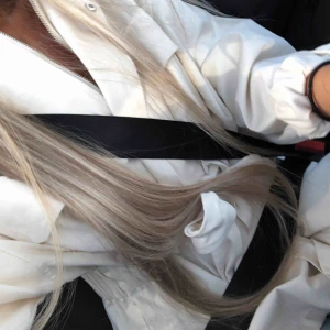  - Säljer detta fina löshår från rapunzel of sweden. De är ett tejplöshår i 70 cm för en hel hårförlängning. 