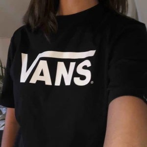  - Vans t-shirt || i barn storlek Large passar en S || säljer för 100 kr FRI FRAKT 🦋🦋🦋