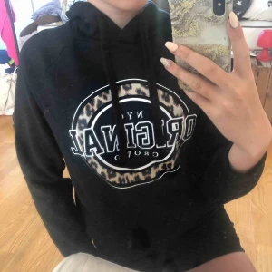  - Hoddie från gina  Frakt tillkommer
