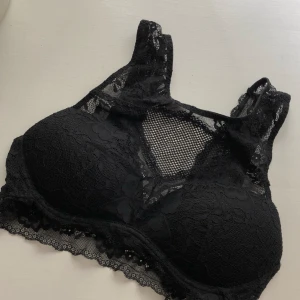  - Bralette i nyskick, aldrig använd. Passar 75B/C