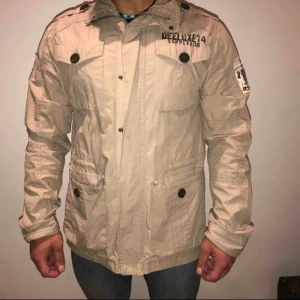  - Vårjacka från stayhard i khaki.