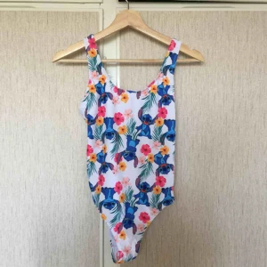  - Lilo och stitch baddräkt. Aldrig använd!