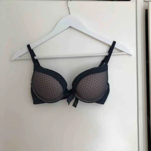  - Blå bh med push up från Lindex!