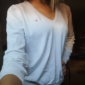 Gant blå+vit - 100 kr för båda. både vit och blå