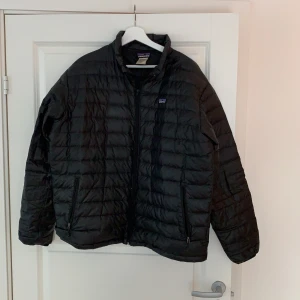 Patagonia Dunjacka Svart Large - Två år, fint skick, normal large