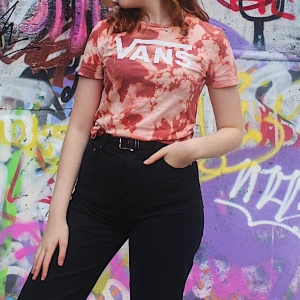 Vans Tee - Bleached vans T-shirt från UF-företag som inte gick vägen. Kan mötas i Karlstad, annars står köparen för frakt. Kontakta för mer info ✨