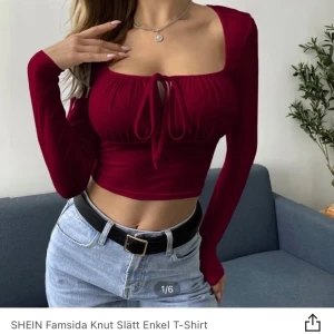 Röd tröja från SHEIN  - jättefin tröja från SHEIN i storlek M ( är som en S i storlek) har tyvärr aldrig kommit till användning i min ägo därför säljar jag nu den. Pris: 45kr + Frakt💜