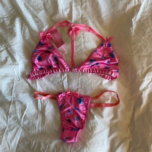 Set bh / trosor  - Oanvänt set från dollskill i L (mycket liten i storleken) 
