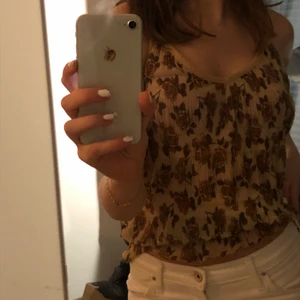 Linne  - Linne i fint skick, köpt på här på plick